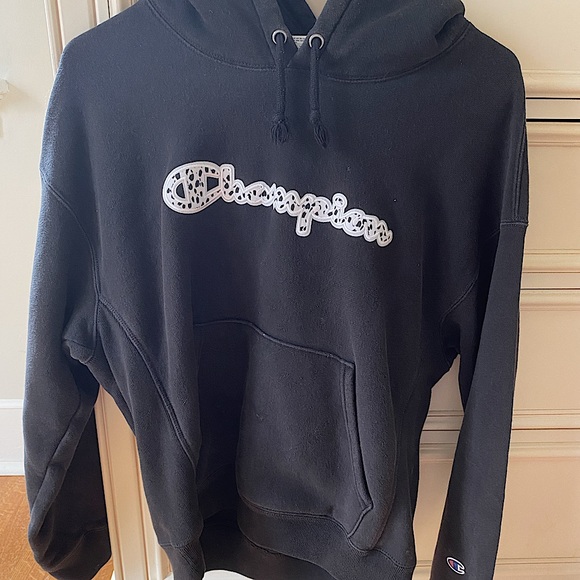 (ON SALE) 101 Dalmatians🐄(B&W) Embroidered Champion logo hoodie size medium🖤🤍 - Picture 1 of 4